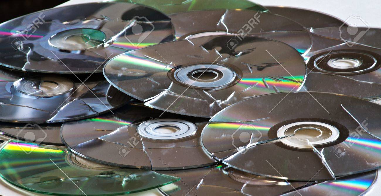 17923098-a-group-of-broken-cds-Stock-Photo.jpg