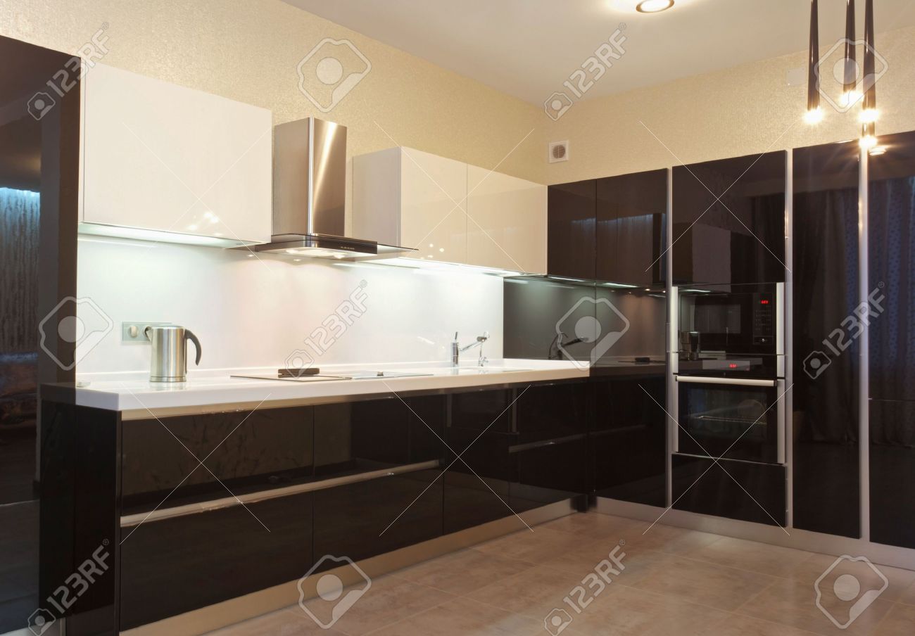 Zwart wit modern glanzend keuken royalty vrije foto, plaatjes ...