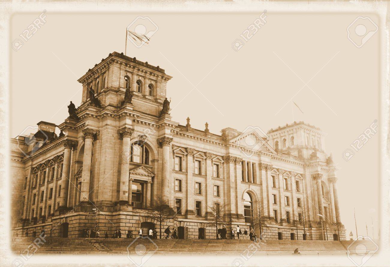 Vintage postcard depicting the reichstag building in berlin ...