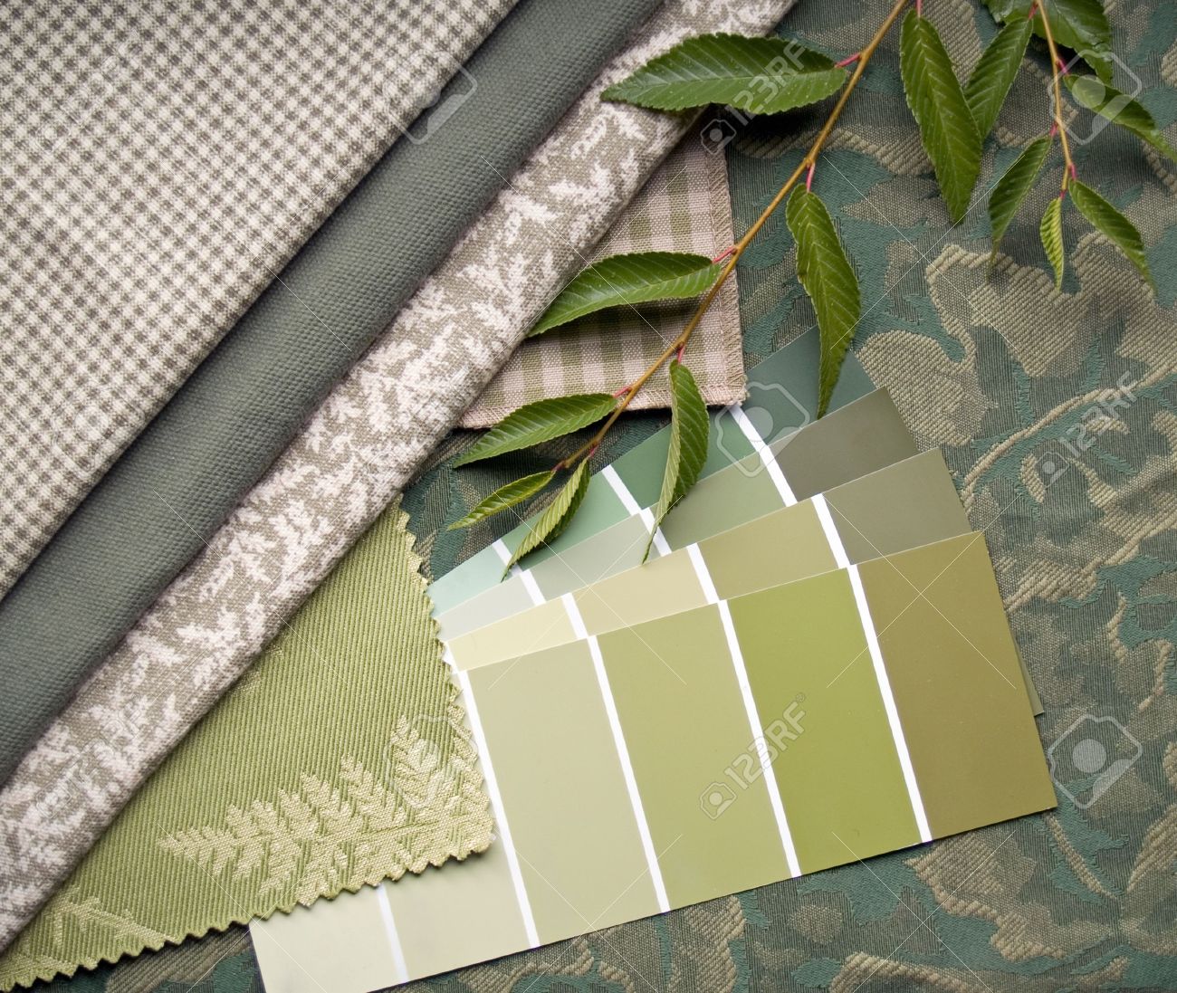 Interieur decoratie plan van aardse groen en beige prints en ...