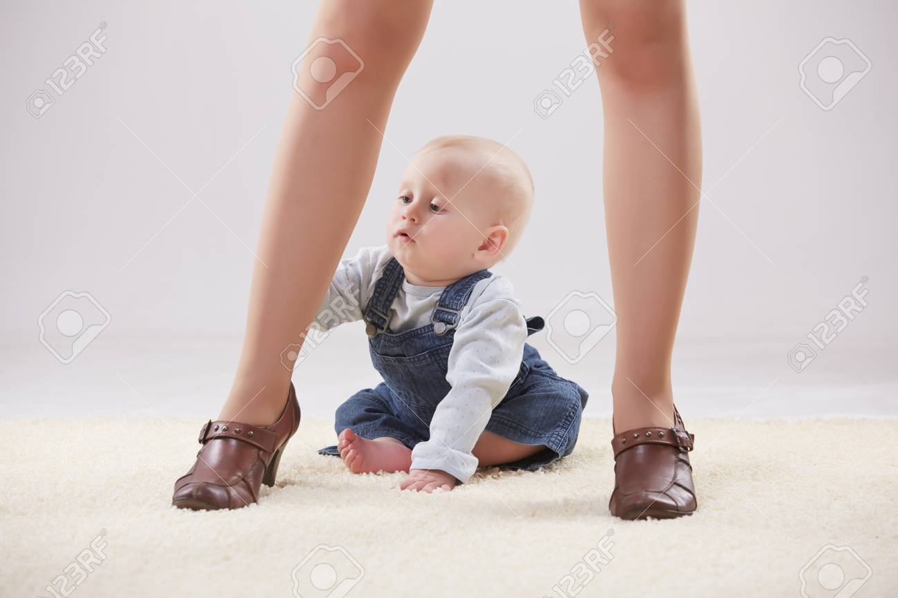 мамы Мамы между ног