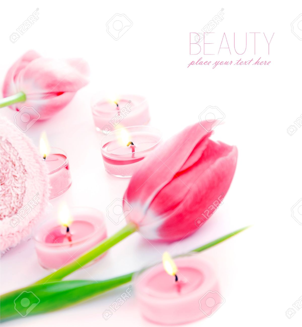 Spa kaars met roze tulp bloemen, aromatherapie dag spa salon ... Slaapkamer donker meubilair
