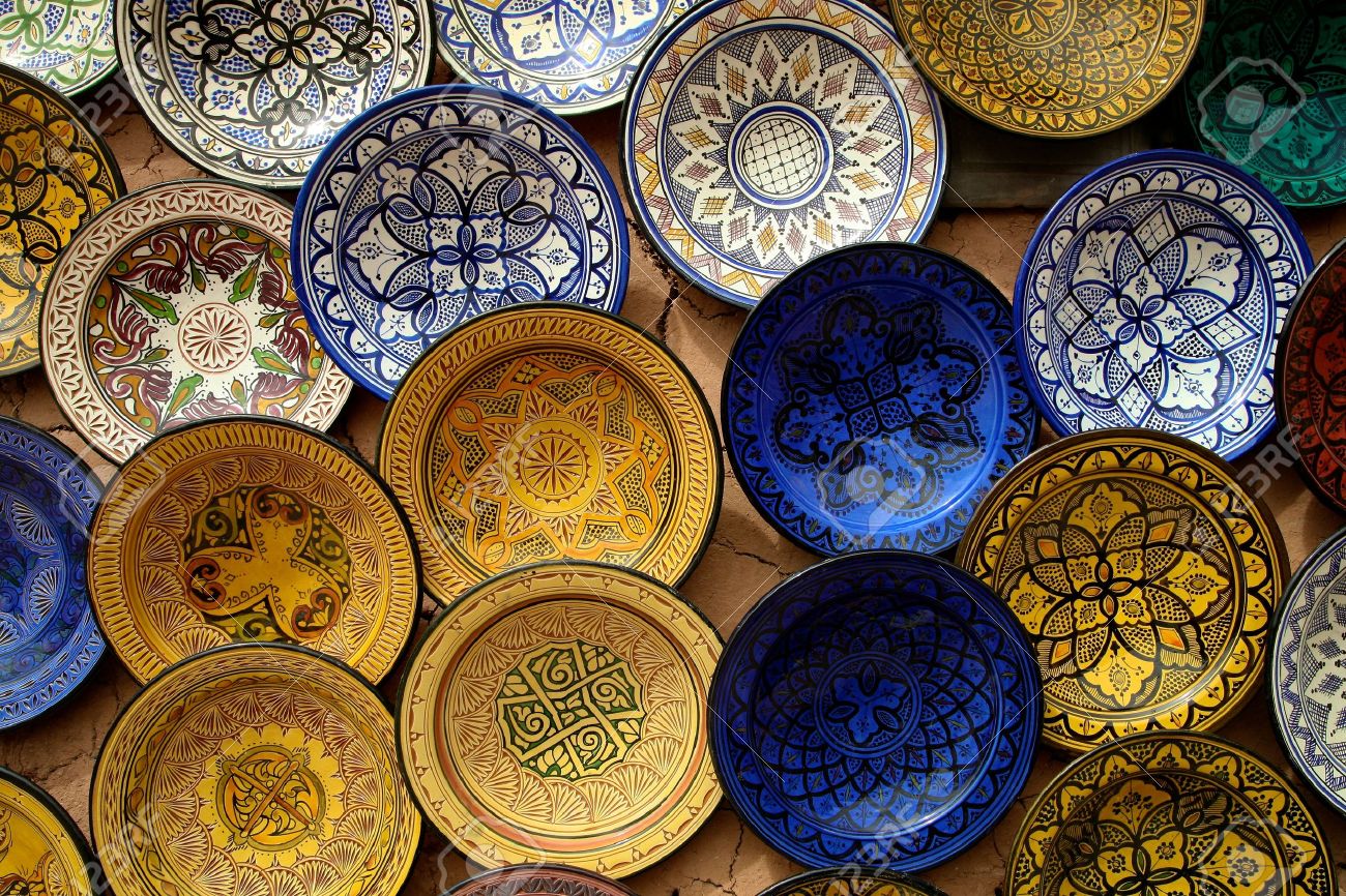 Ustensiles de cuisine dans un souk de marrakech au maroc banque d ...
