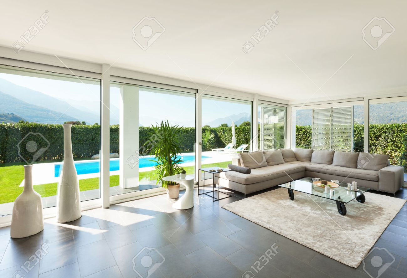 Moderne villa, interieur, mooie woonkamer royalty vrije foto ... Woonkamer interieur