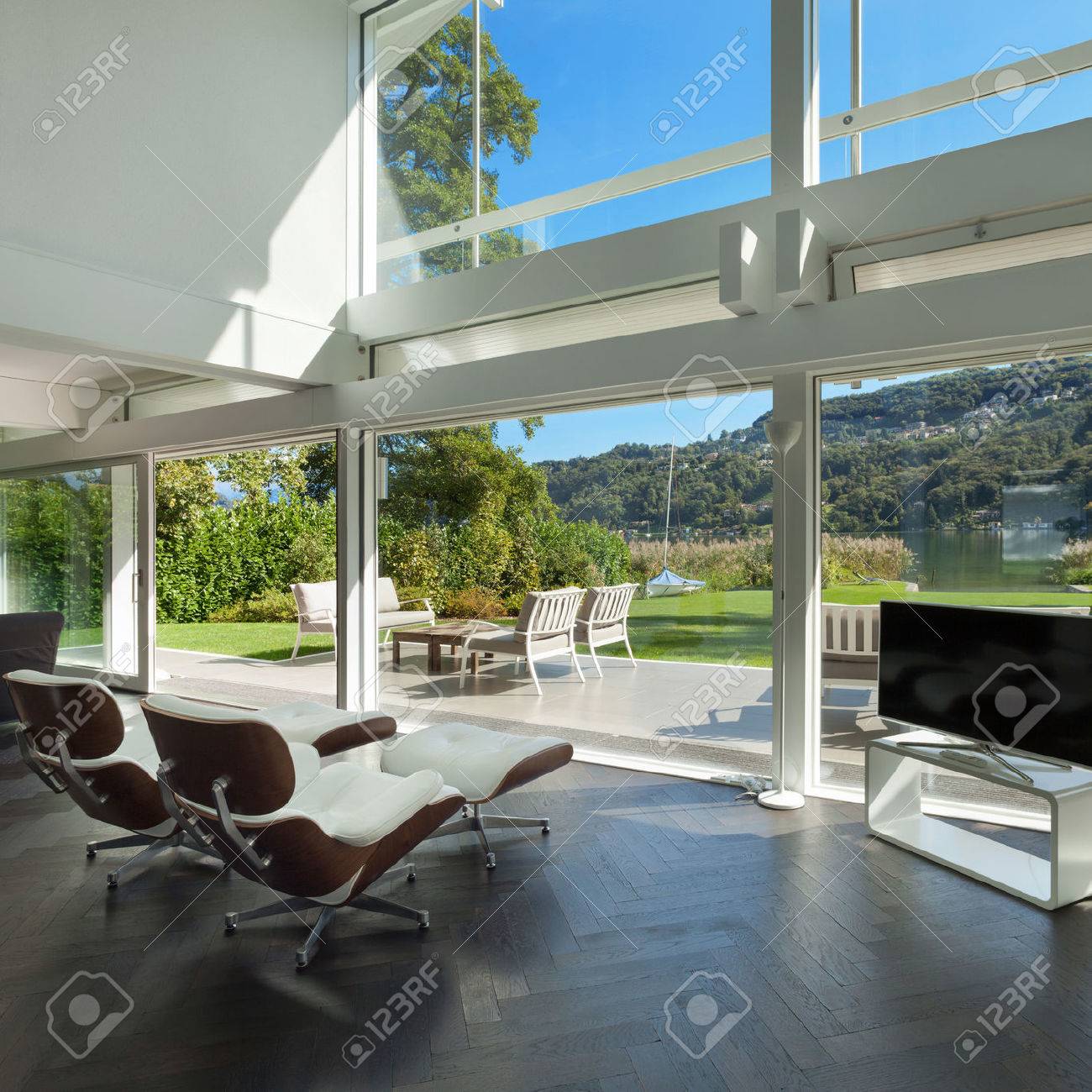 Architecture, espace ouvert d'une maison moderne, salon banque d ...