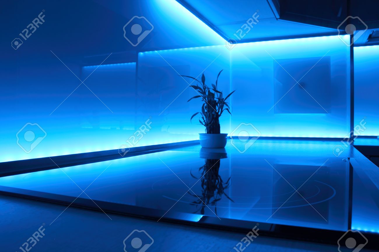 Moderne luxe keuken met blauwe led verlichting royalty vrije foto ... Keuken groen blauw