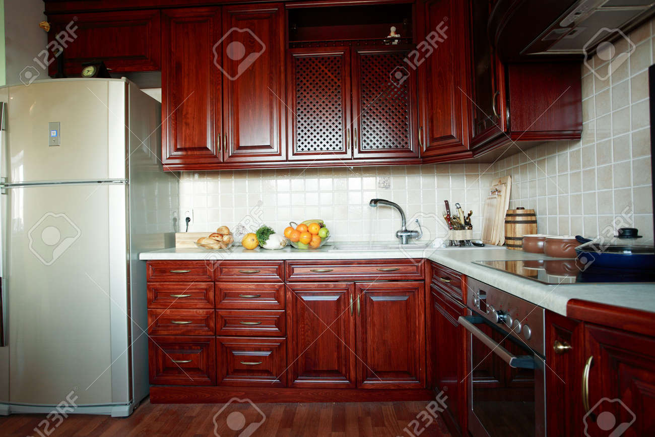 Belle cuisine moderne en bois d'intérieur banque d'images et ...