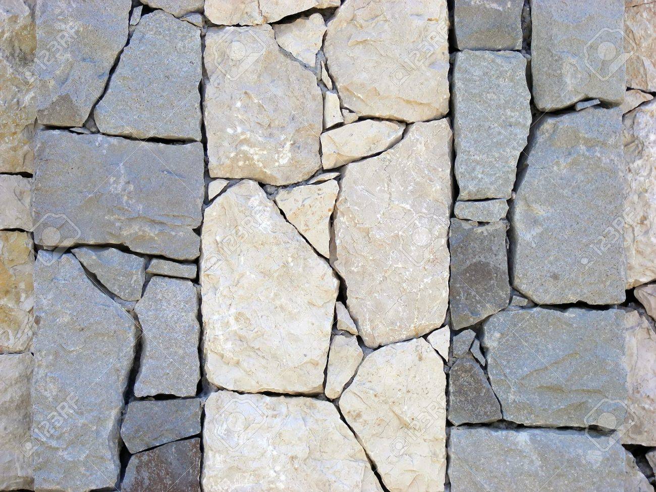 Die wand aus stein und grobe formen der natürlichen beige farbe ... Schrankwand massivholz