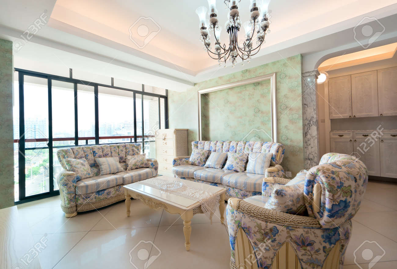Moderne interieurs, woonkamer met moderne rotan meubels royalty ...