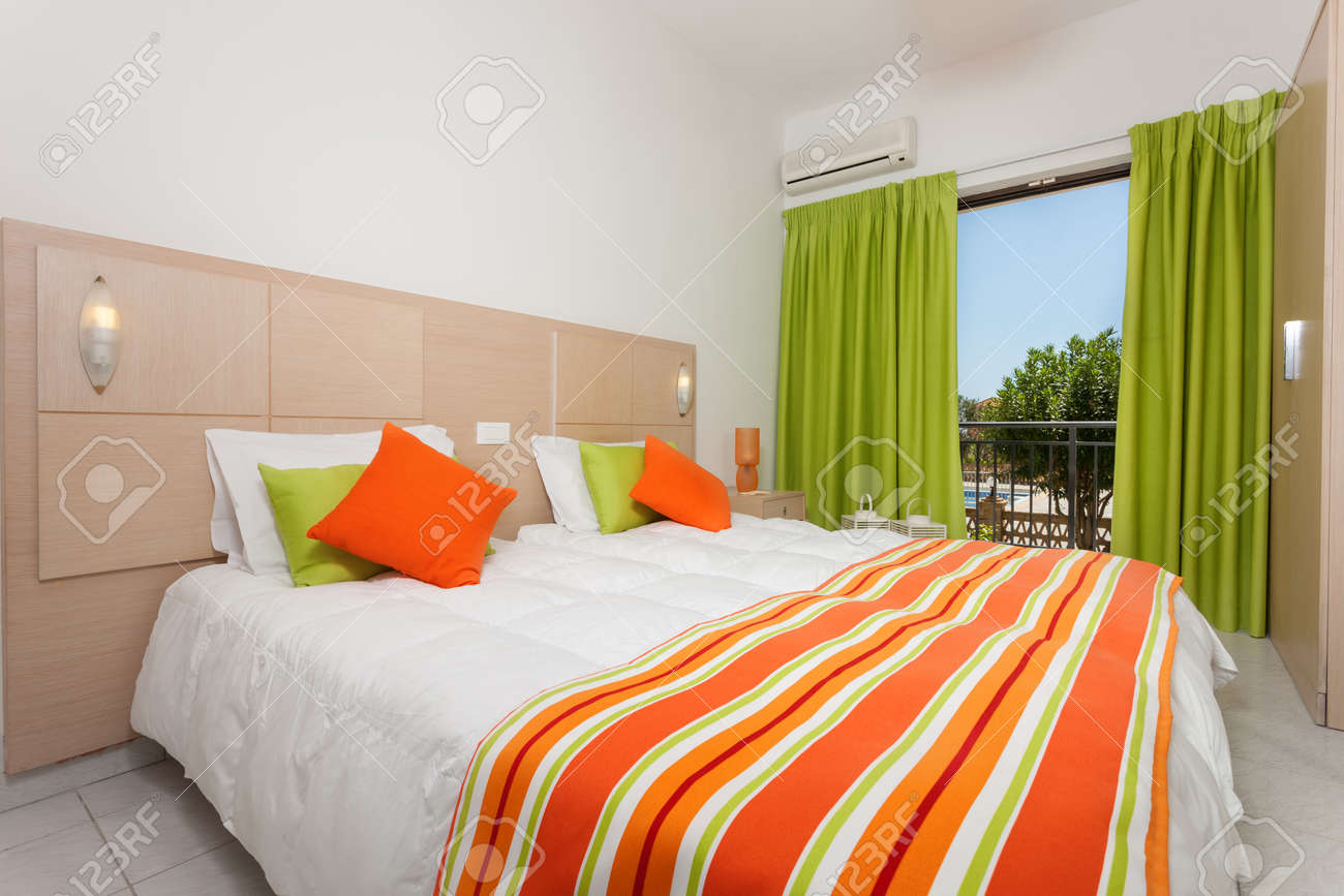Moderne intérieur de la chambre d'hôtel d'un hôtel de luxe banque ...