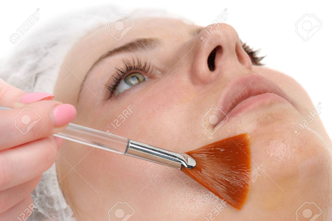 Peeling royalty vrije foto's, plaatjes, beelden en stock fotografie Slaapkamer donker meubilair