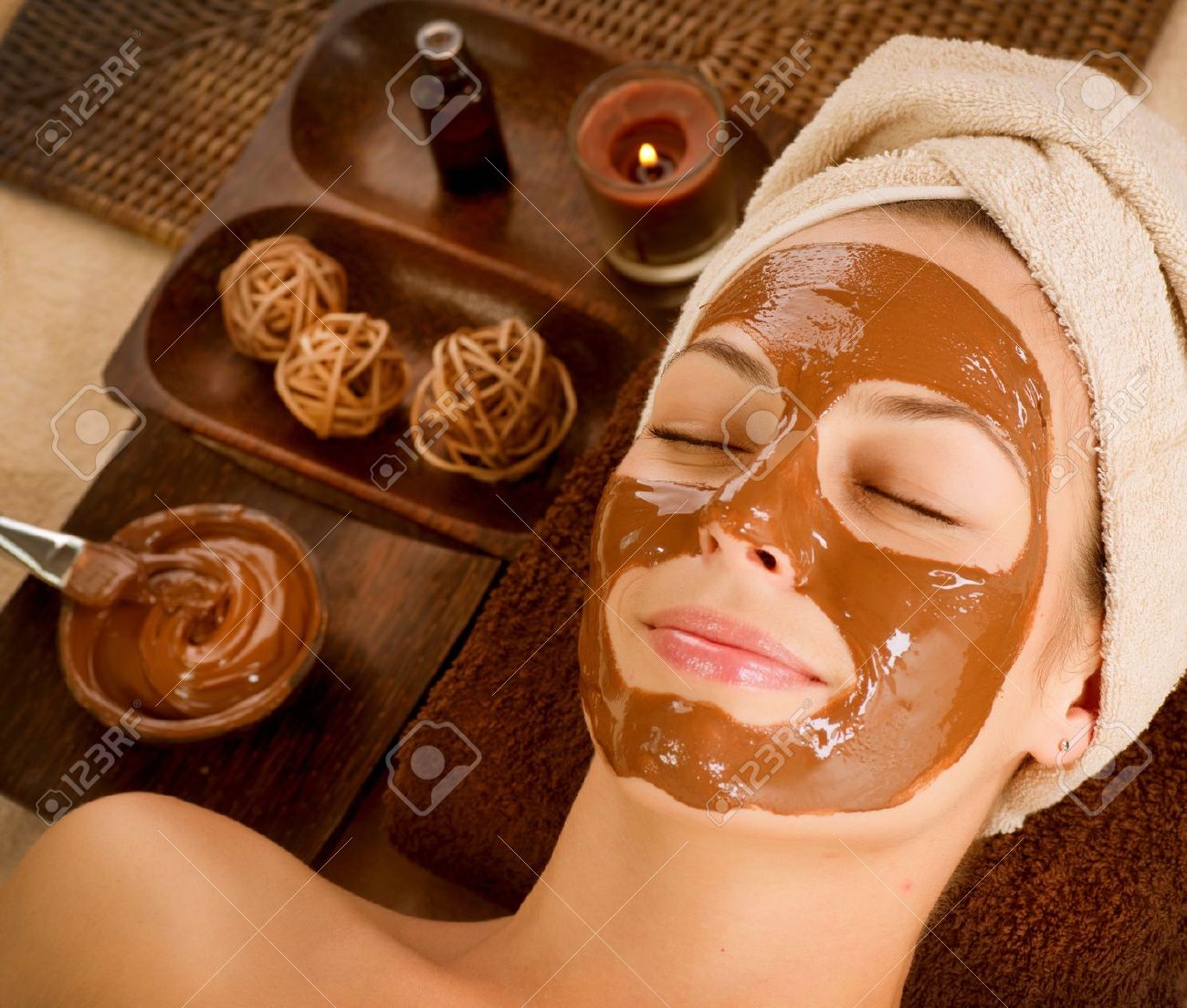 Chocolade masker facial spa beauty spa salon royalty vrije foto ... Slaapkamer donker meubilair