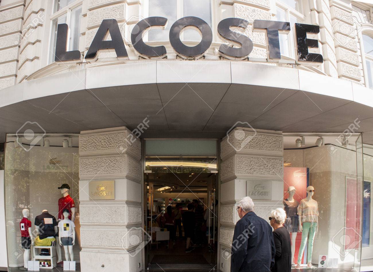 Sporting clothing stores Women clothing stores
