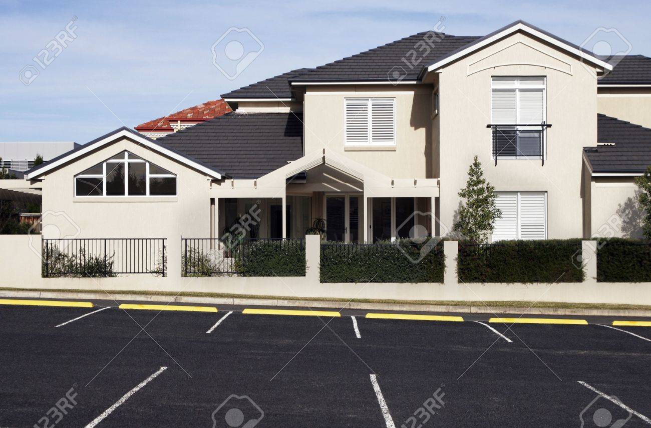 Neue moderne s stadt haus in einem vorort sydney an einem sonnigen sommertag australien