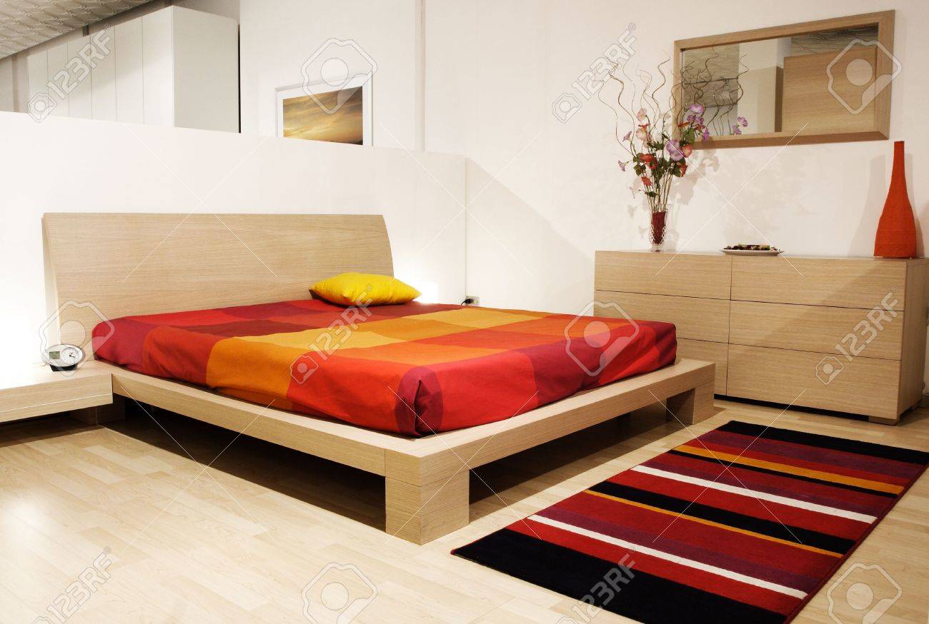 Amende image moderne de la chambre à coucher en bois banque d ...