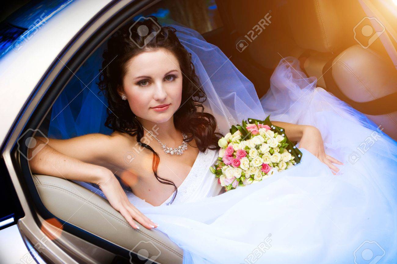 http://previews.123rf.com/images/vsurkov/vsurkov0806/vsurkov080600125/3125926-beautiful-bride-with-flowers-in-the-car-Stock-Photo.jpg