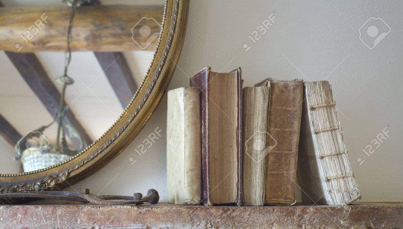 Libri dell'annata in salone rustico spazio copia gratuita foto ...
