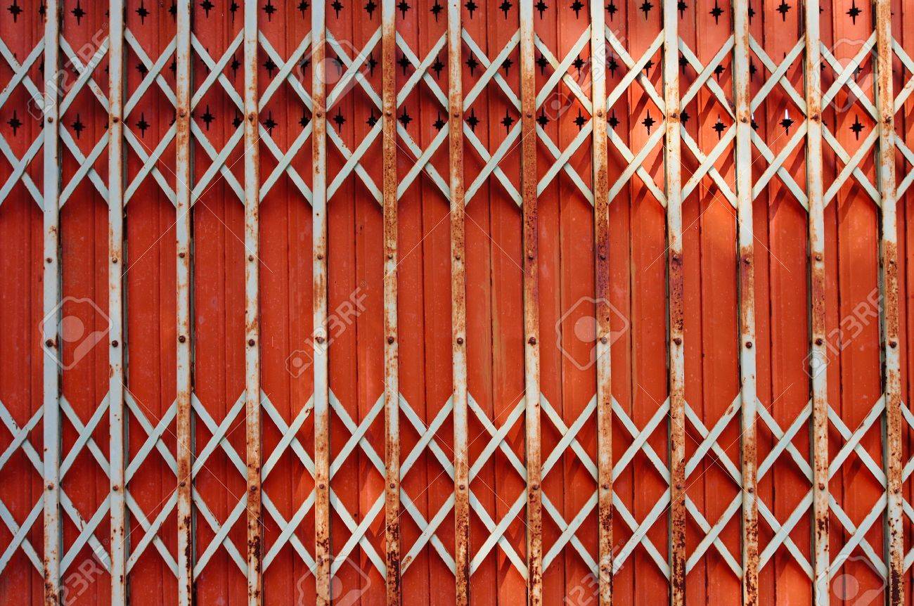 Porte pieghevoli, porte di ferro foto royalty free, immagini ... Porte pieghevoli vetro