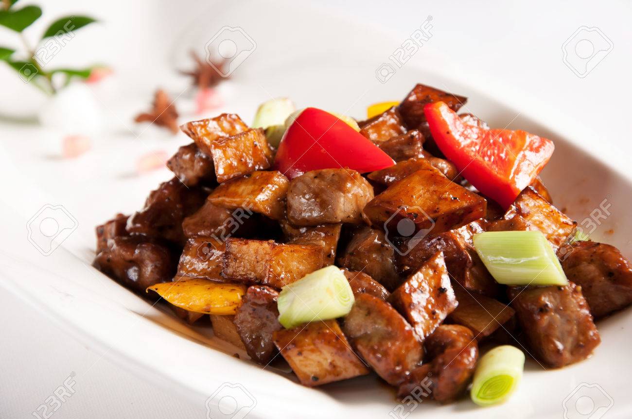 Cuisine chinoise stir boeuf frit avec du poivre noir et ...
