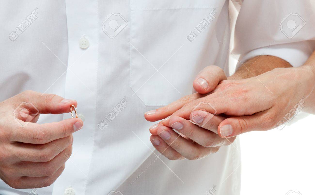 Guys engagement ring finger