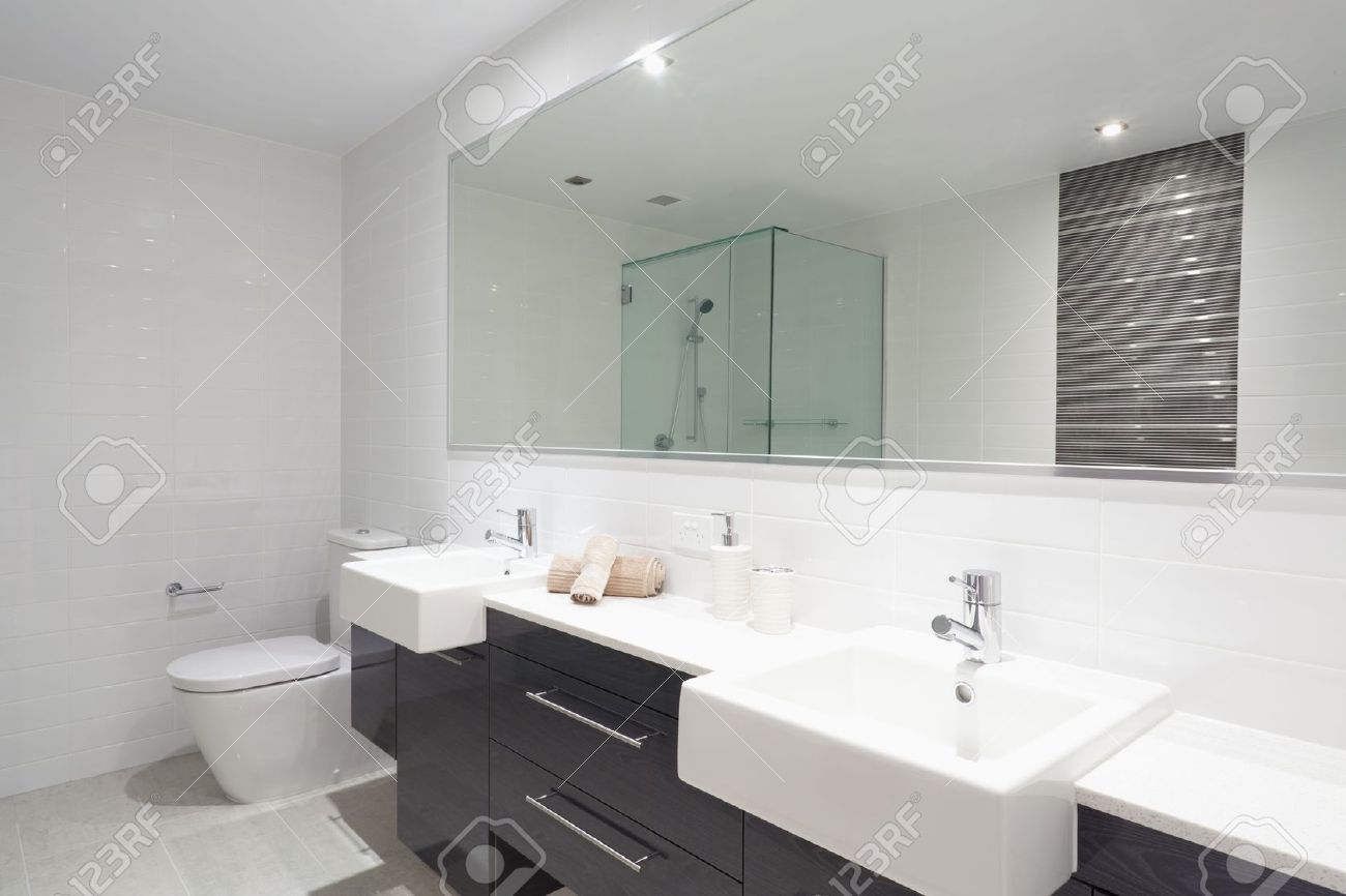 Salle de bain moderne banque d'images, vecteurs et illustrations ...