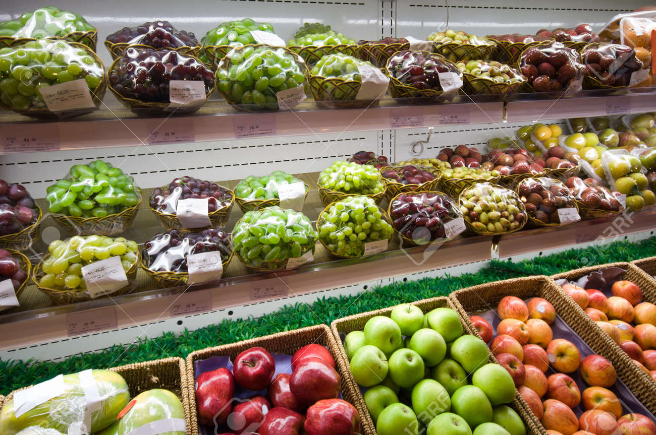 スーパー マーケットの果物の棚 の写真素材 画像素材 Image