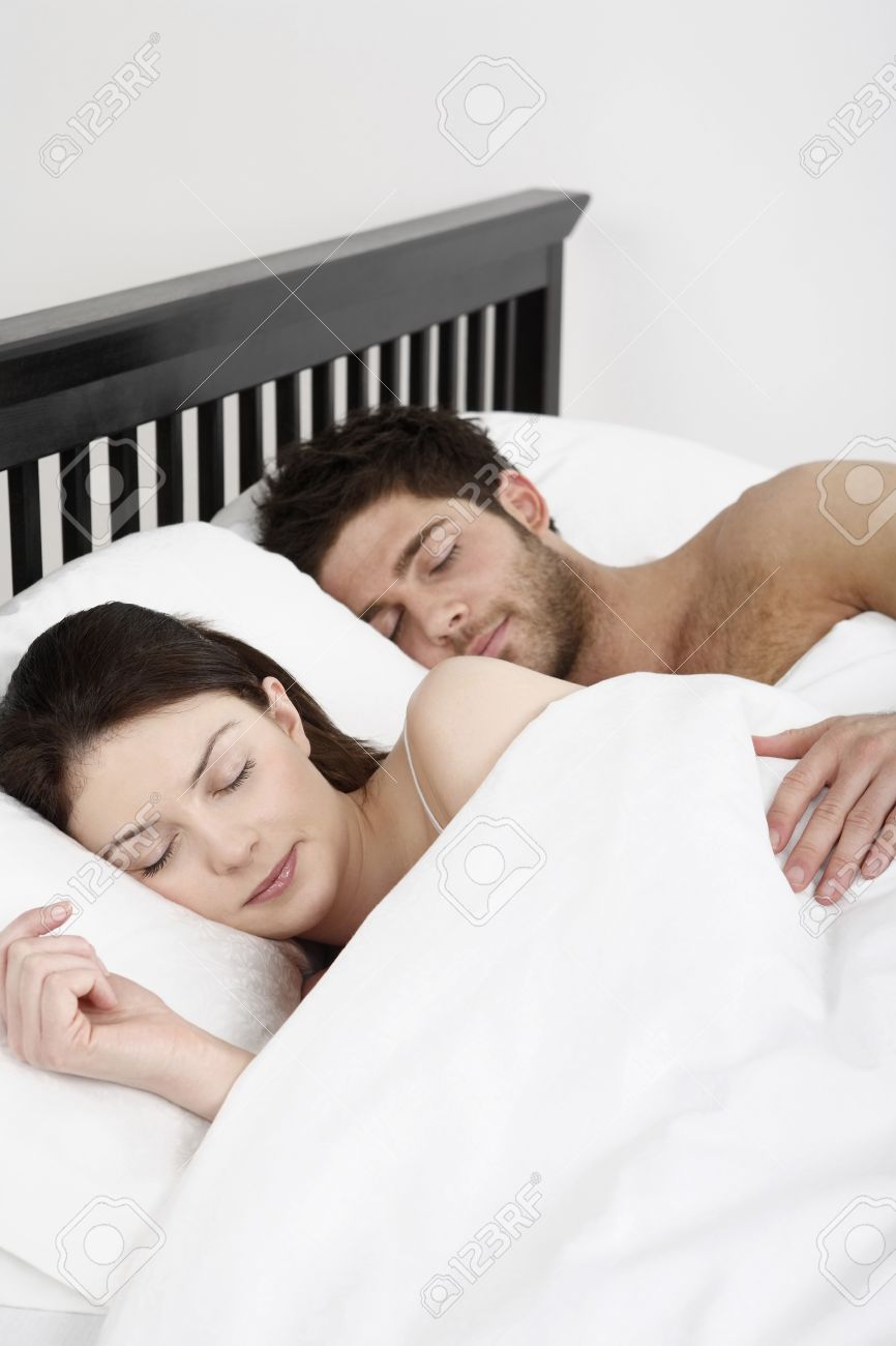 Woman sleep very hot to bed of men pic 220