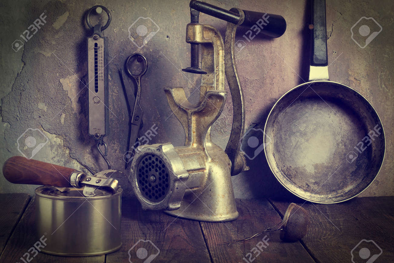 Collezione Di Vecchi Utensili Da Cucina Dei Secoli Passati: Una ... Collezione Di Vecchi Utensili Da Cucina Dei Secoli Passati: Una ...