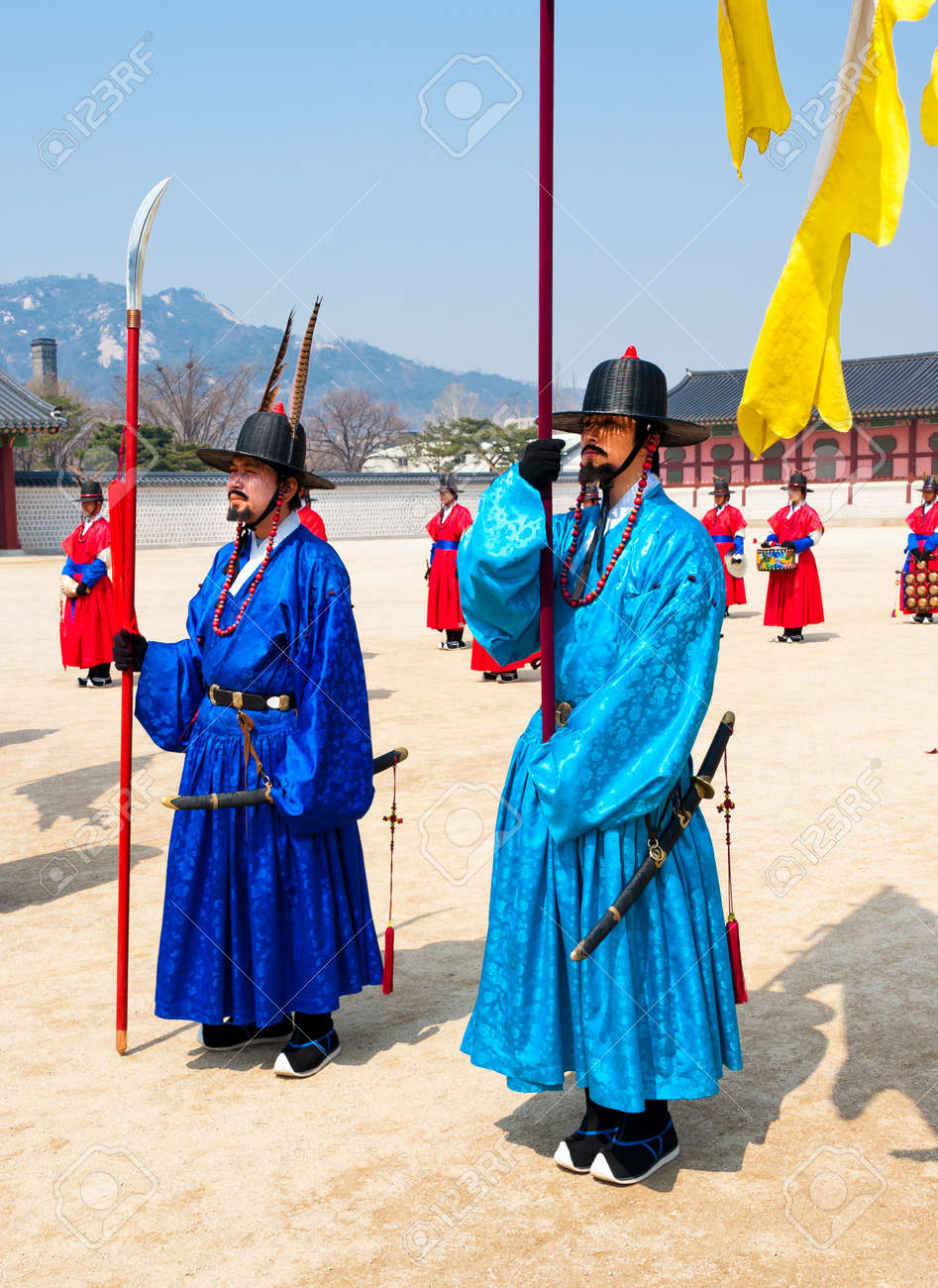 変更中に景福宮で衛兵交代式 11 年 3 月 30 日 ソウル 南朝鮮のソウル 3 月 30 日 ロイヤル ガード の写真素材 画像素材 Image 変更中に景福宮で衛兵交代式 11 年 3 月 30 日 ソウル 南朝鮮のソウル 3 月 30 日 ロイヤル ガード の写真素材 画像素材 Image