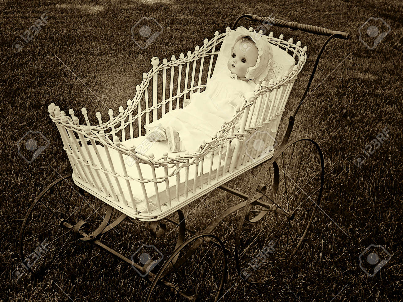 Cochecito de bebé de la vendimia, cochecito de bebé antiguo Cochecito de bebé de la vendimia, cochecito de bebé antiguo