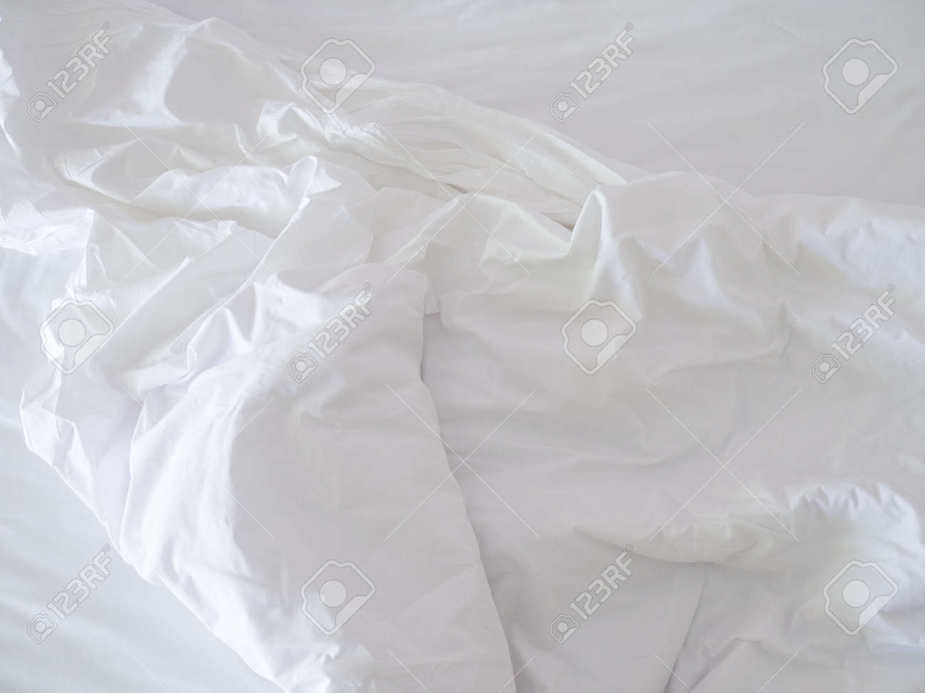 汚いベッドないこざっぱりとした清楚 の写真素材 画像素材 Image