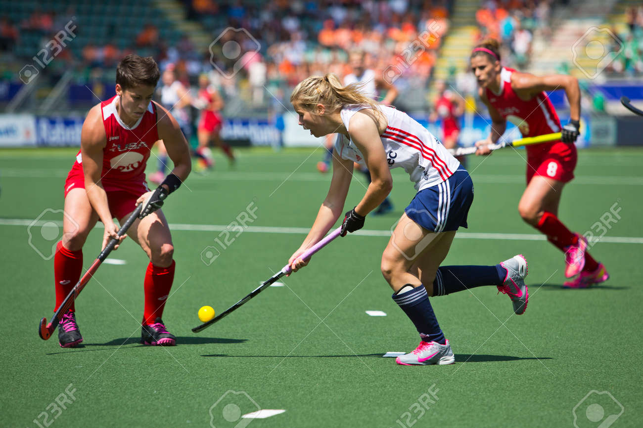 キャロライン ニコルス守る Gbr ストライカー ソフィー ブレイ イングランド対アメリカ合衆国間予備一致で京セラ スタジアムでホッケーのワールド カップ 14年に目標に向かって突入しながら ハーグ オランダ 6 月 1 日 米国フィールド ホッケー プレーヤー
