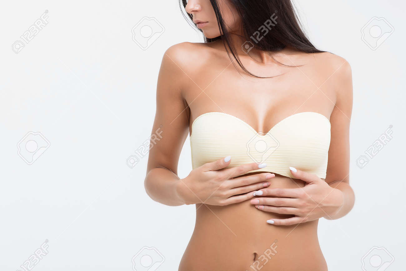 Belle jeune et beaux seins Belle jeune et beaux seins