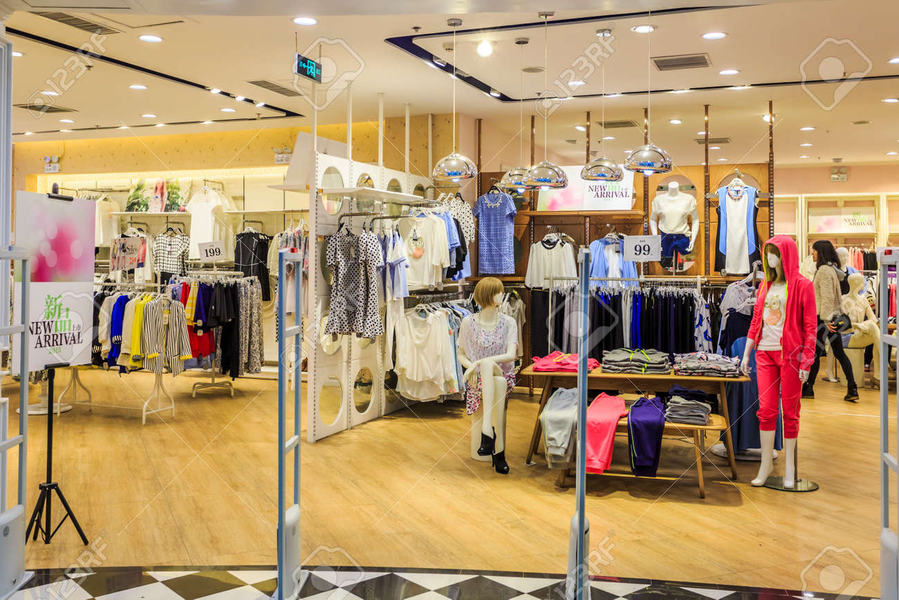 Entree Du Magasin De Vetements De Mode Banque D Images Et Photos Libres De Droits Image