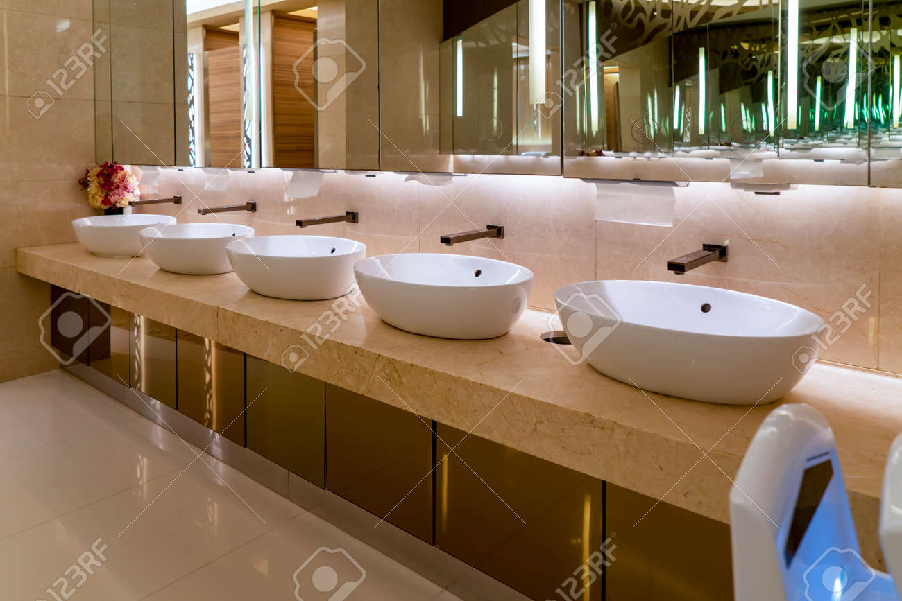 Touring the toilets of Tokyo - by Lloyd Alter, image size:1300x867