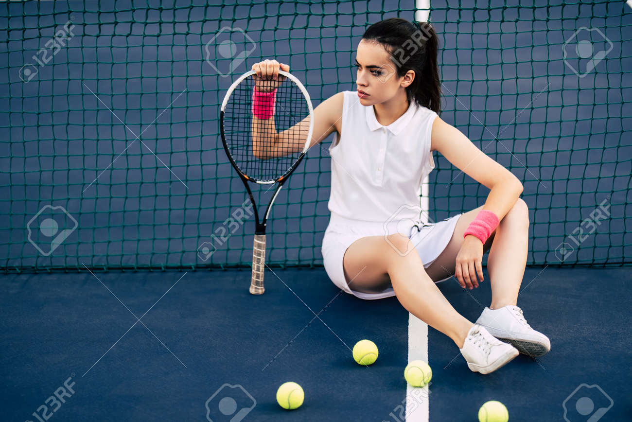 テニスコートで若い女性をスポーツ 女子テニス選手 の写真素材 画像素材 Image テニスコートで若い女性をスポーツ 女子テニス選手 の写真素材 画像素材 Image