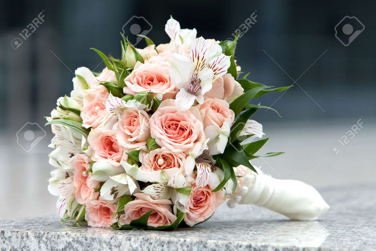 Bouquet De Fleurs Fraîches Pour La Cérémonie De Mariage
