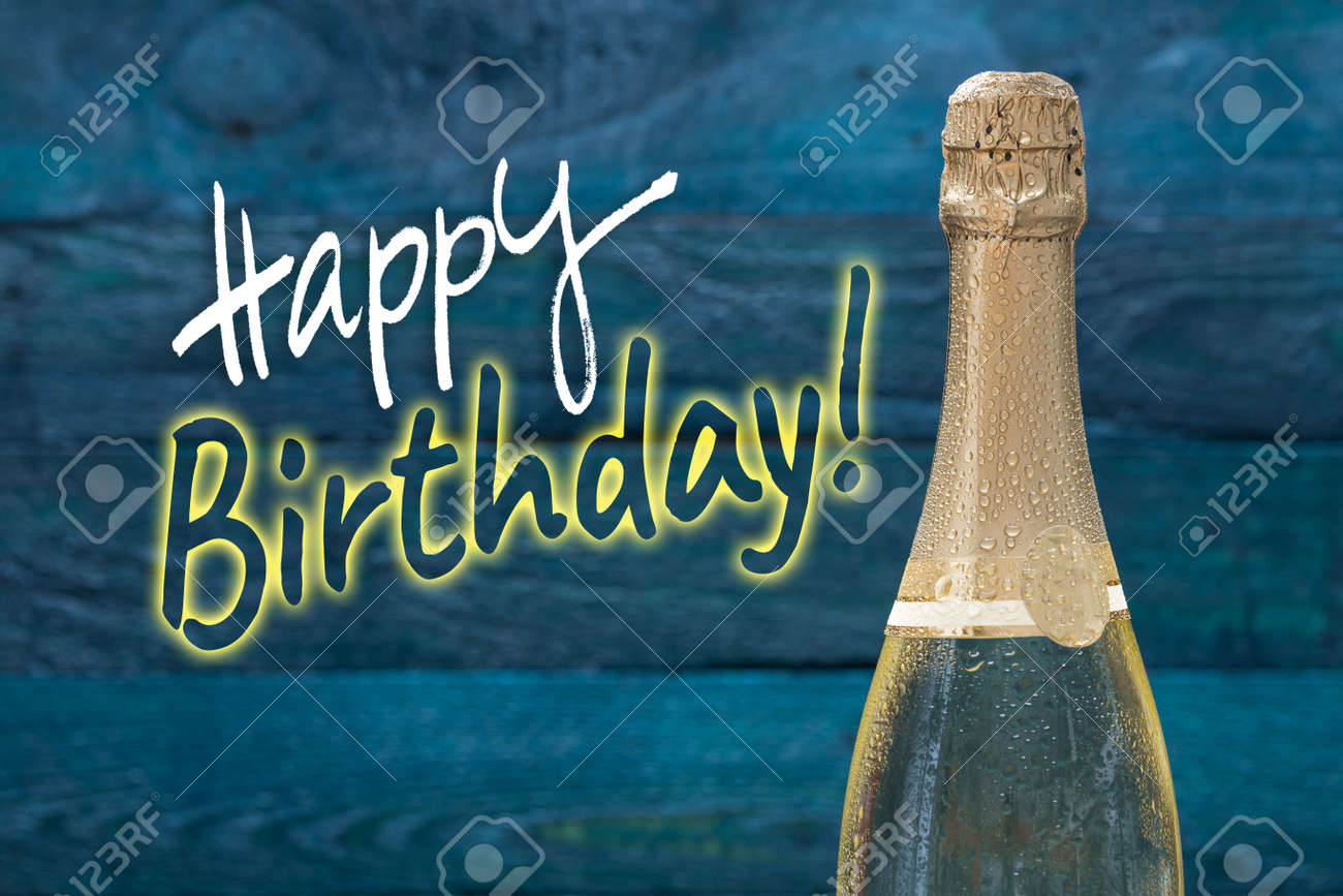 水滴付きハッピーバースデーシャンパンボトル の写真素材 画像素材 Image 水滴付きハッピーバースデーシャンパンボトル の写真素材 画像素材 Image
