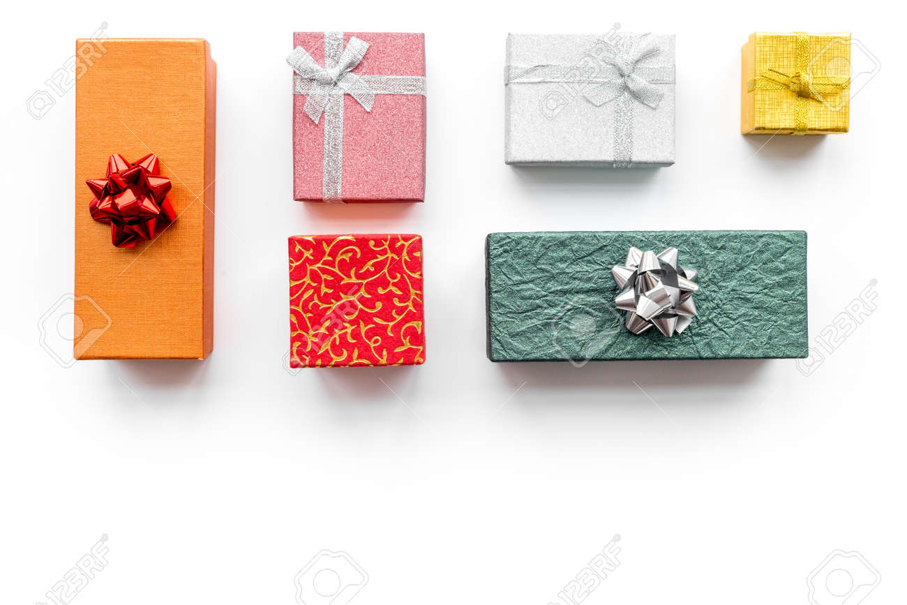 Scatole Per Regali Di Natale.Immagini Stock Le Vendite Cyber Di Lunedi Con Le Scatole Per I Regali Di Natale Su Derisione Bianca Di Vista Superiore Del Fondo Su Image 88852288