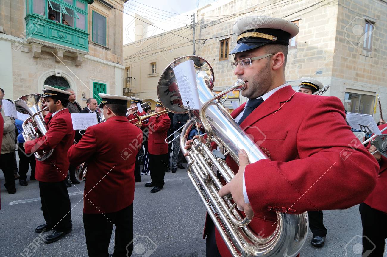Mosta マルタ 4 月 22 日 マルタのモスタ村に 11 年 4 月 22 日の聖金曜日の行列の中に情熱の聖書の制定 の写真素材 画像素材 Image Mosta マルタ 4 月 22 日 マルタのモスタ村に 11 年 4 月 22 日の聖金曜日の行列の中に情熱の聖書の制定 の写真素材 画像素材 Image
