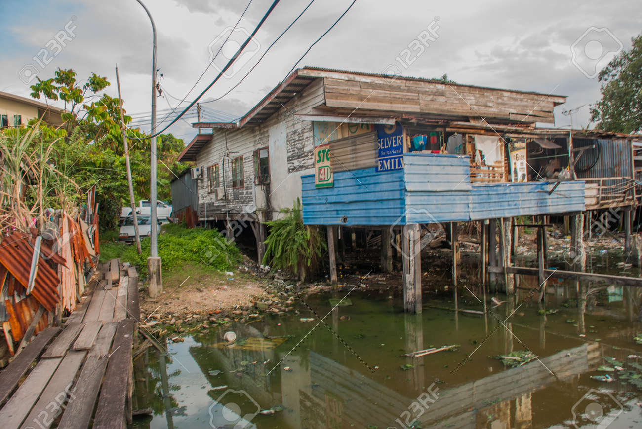 Häuser Auf Stelzen Holzbrücken Im Armenviertel Kota Kinabalu