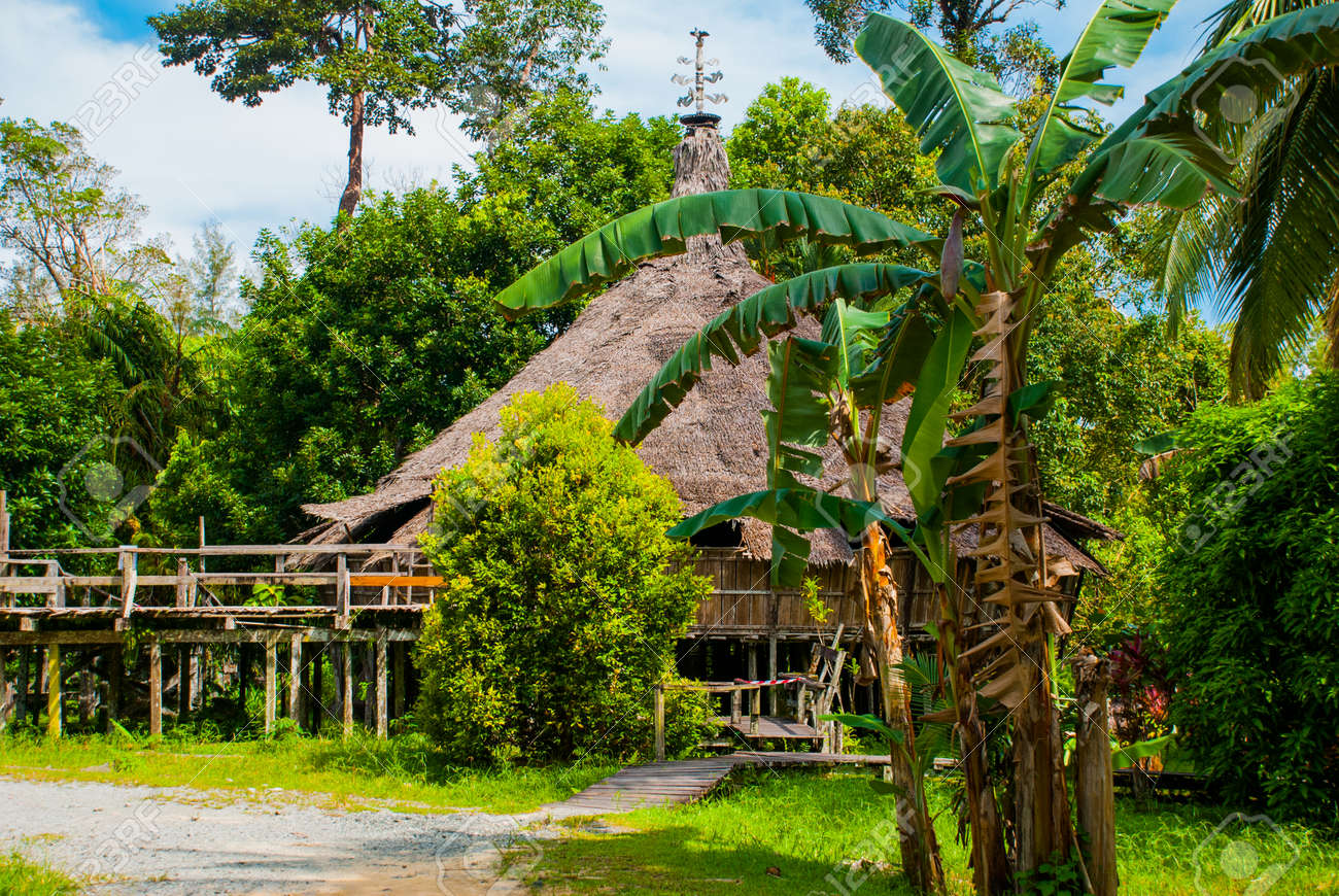 伝統的な木造 Melanau クチン サラワク文化村 ボルネオ マレーシア サラワク州 の写真素材 画像素材 Image