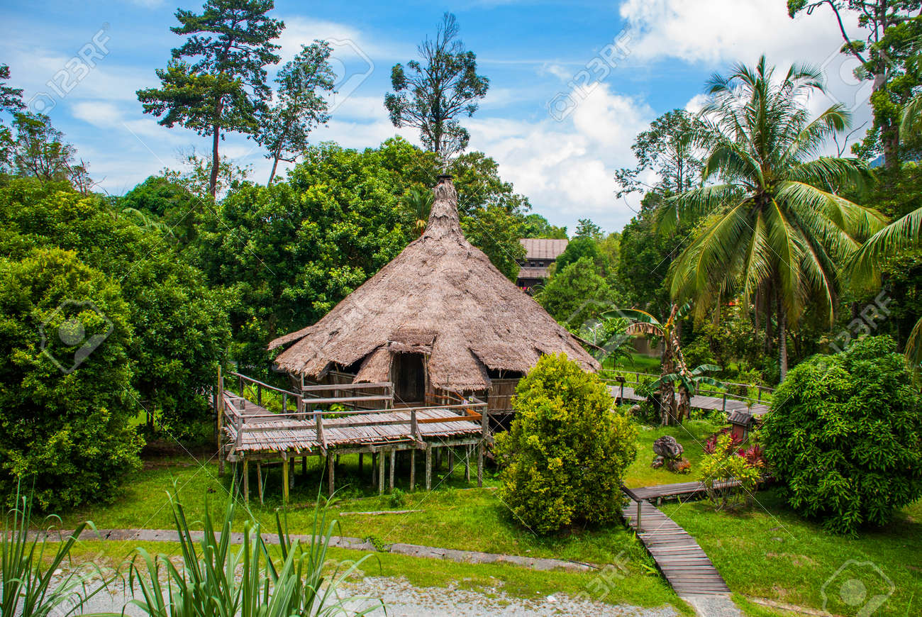 伝統的な木造 Melanau クチン サラワク文化村 ボルネオ マレーシア サラワク州 の写真素材 画像素材 Image