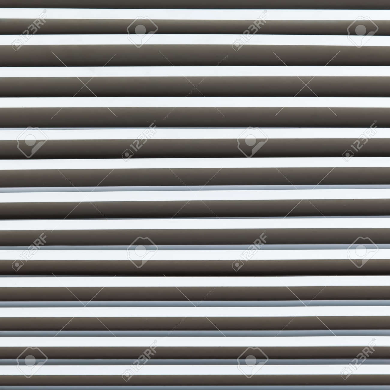 ルーバー窓 アルミ素材の壁の背景と同じくらい の写真素材 画像素材 Image
