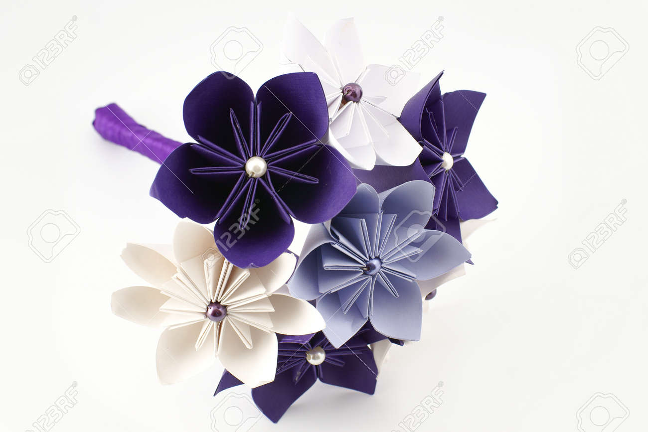Origami Bouquet De Papier Pourpre De Mariage Et De Fleurs De Perles Blanches