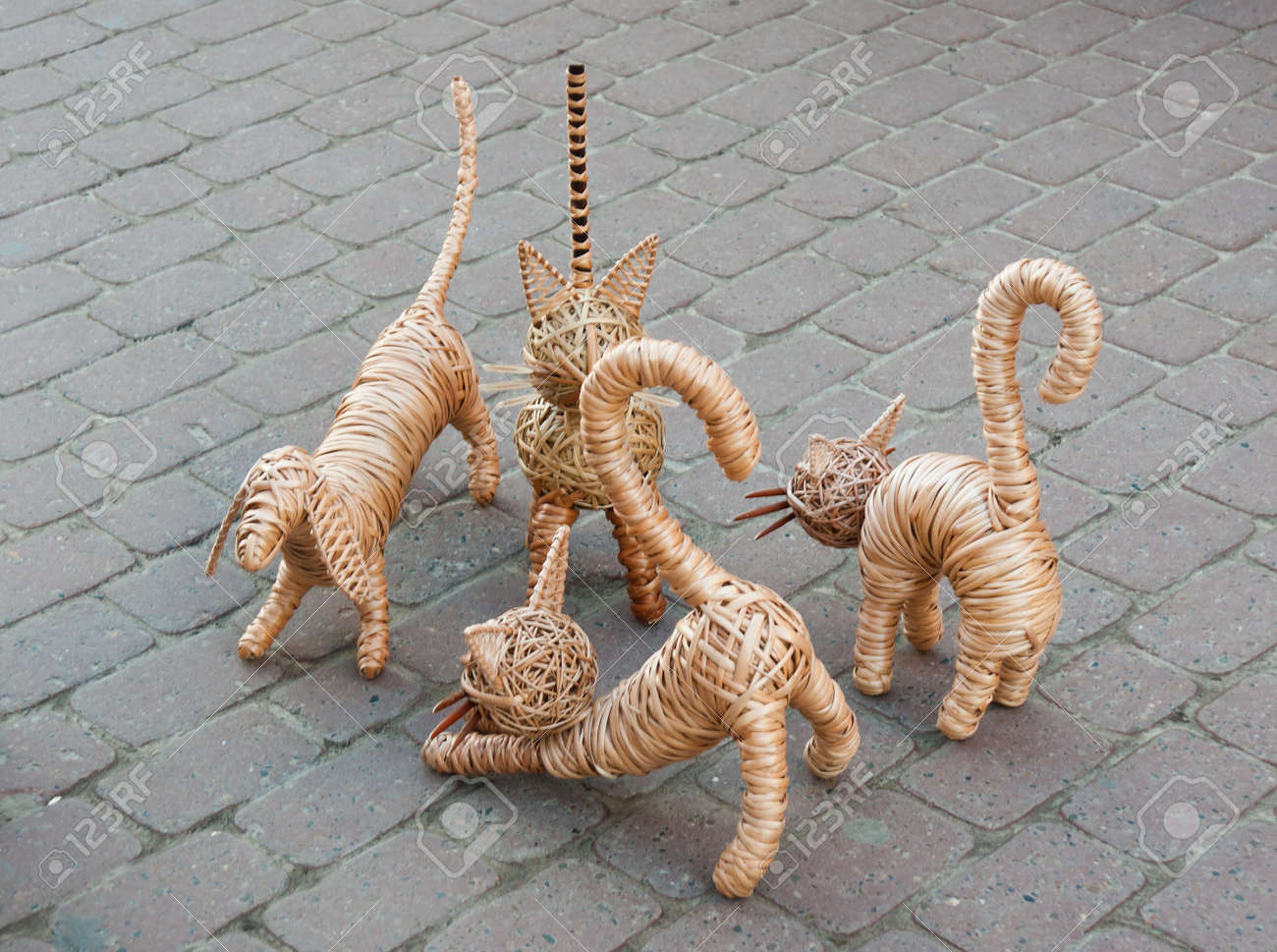 藁 人形 呪いの藁人形 丑の刻参りで殺したいくらい憎い相手を呪殺 不幸のどん底に落とす方法