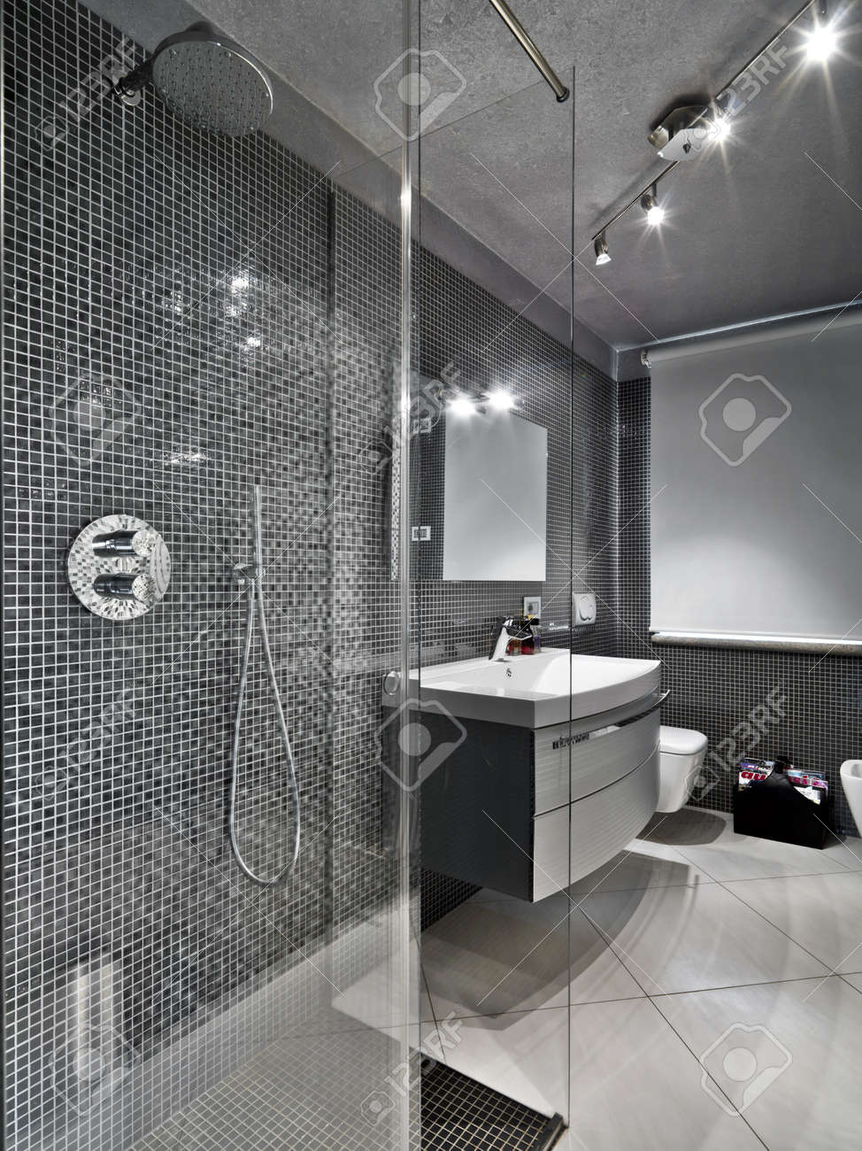 bagno moderno moderno bagno con doccia in vetro cubicule