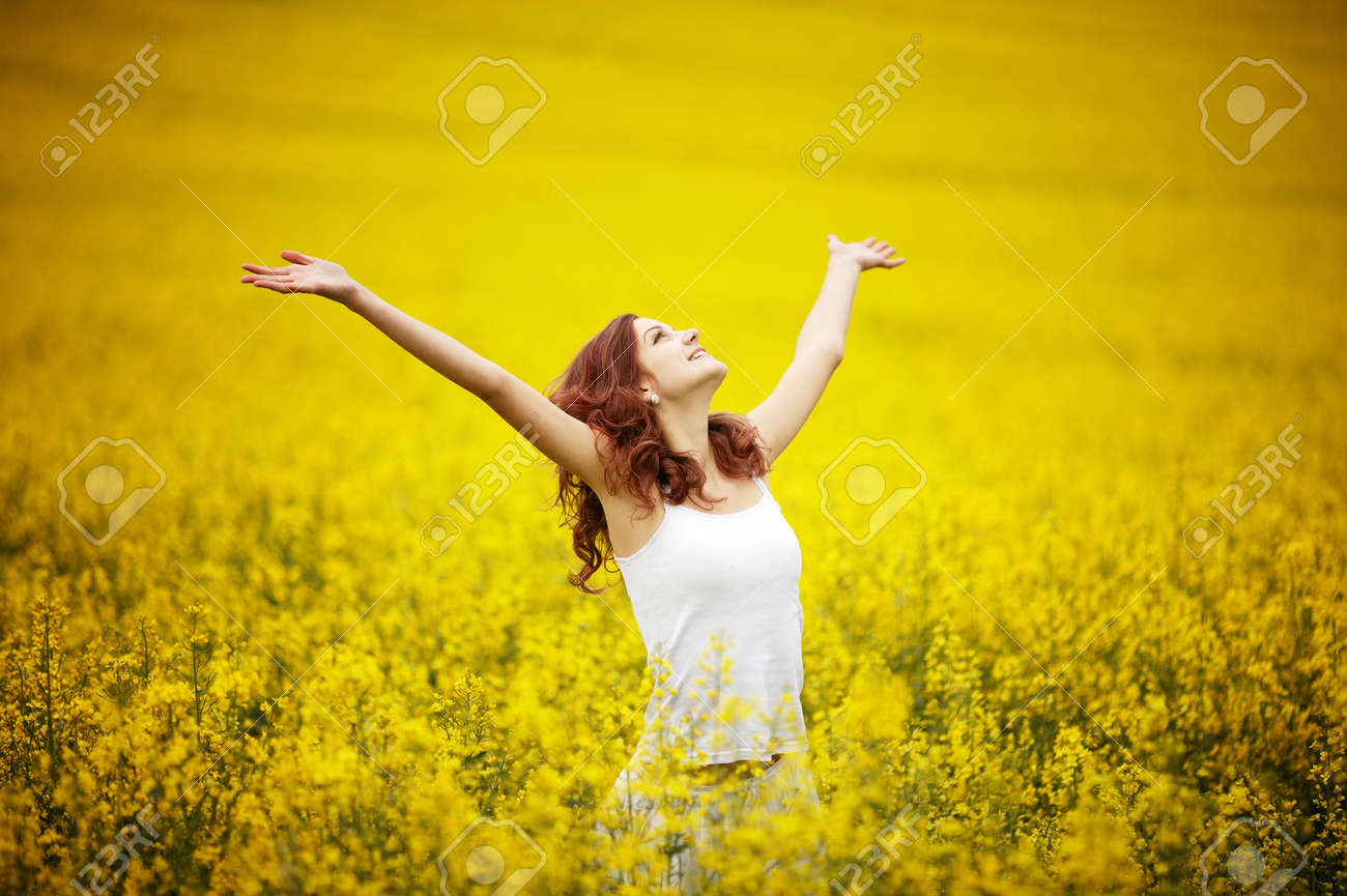 young beautiful girl in the field - 20921476 young beautiful girl in the field - 20921476