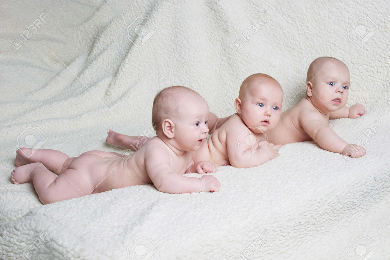 Photo De Bebes Nus De Vue Arriere Banque D Images Et Photos Libres De Droits Image