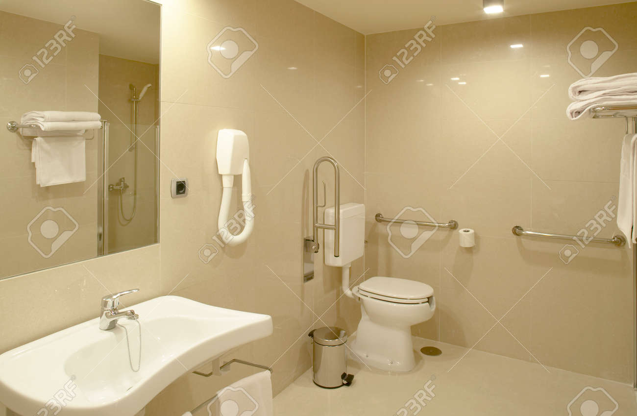 Cuarto De Baño Equipado Completo En Horizontal Moderno Hospital De ... Cuarto De Baño Equipado Completo En Horizontal Moderno Hospital De ...